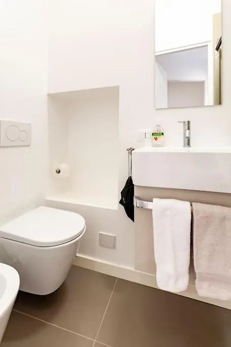 Splendido Bilocale In Vecchia Milano Apartment 0*, Milan Italy